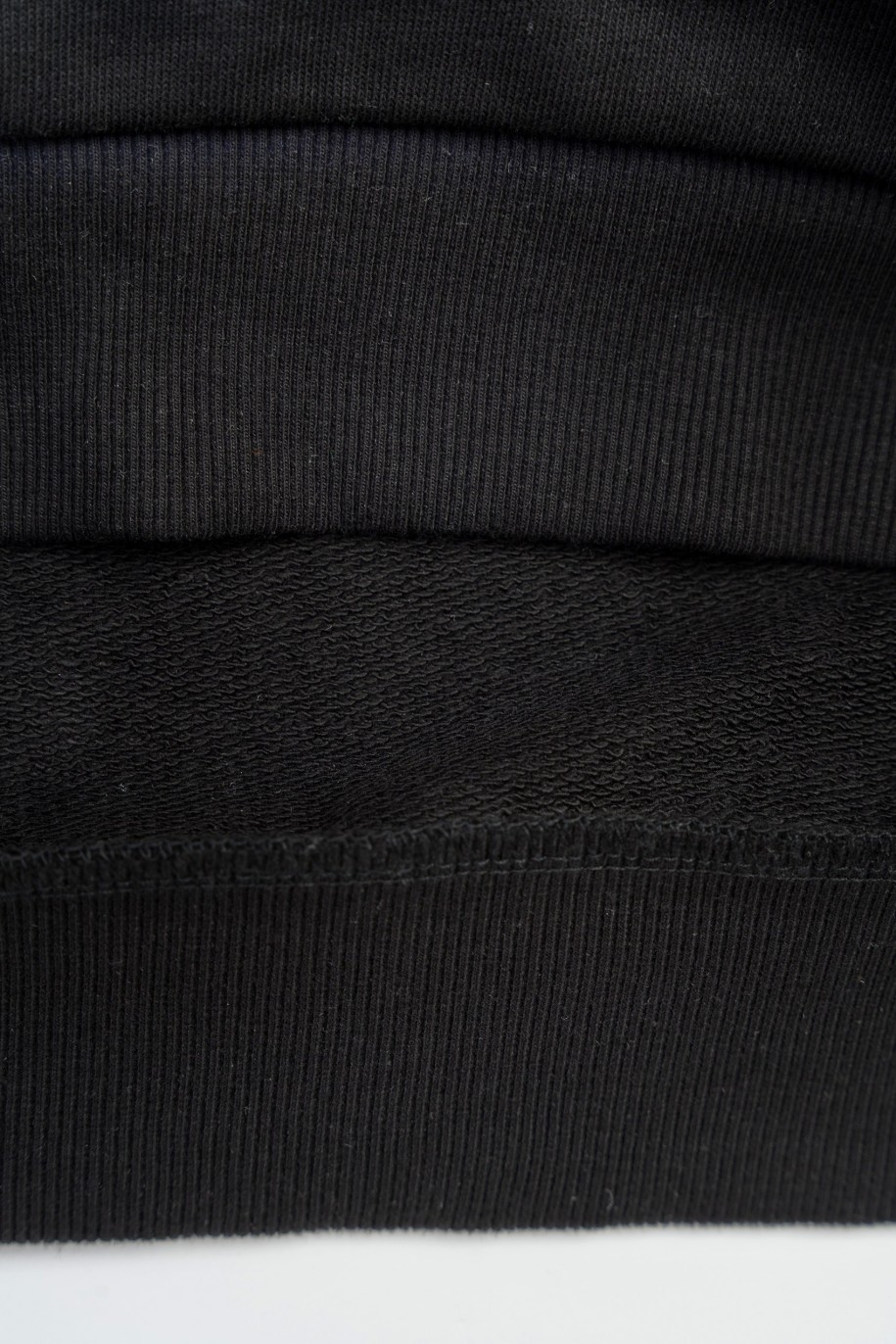 Czarna bluza z kapturem z fioletowym nadrukiem imitującym cieniowanie - 47526