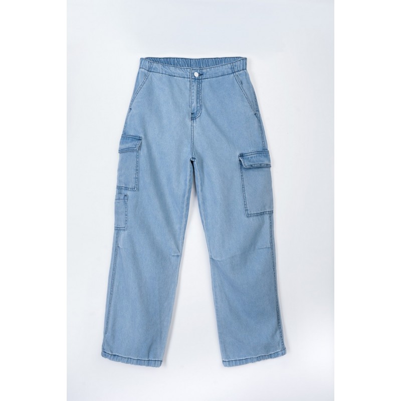 Niebieskie jeansowe spodnie typu cargo z przestrzennymi kieszeniami - 47565