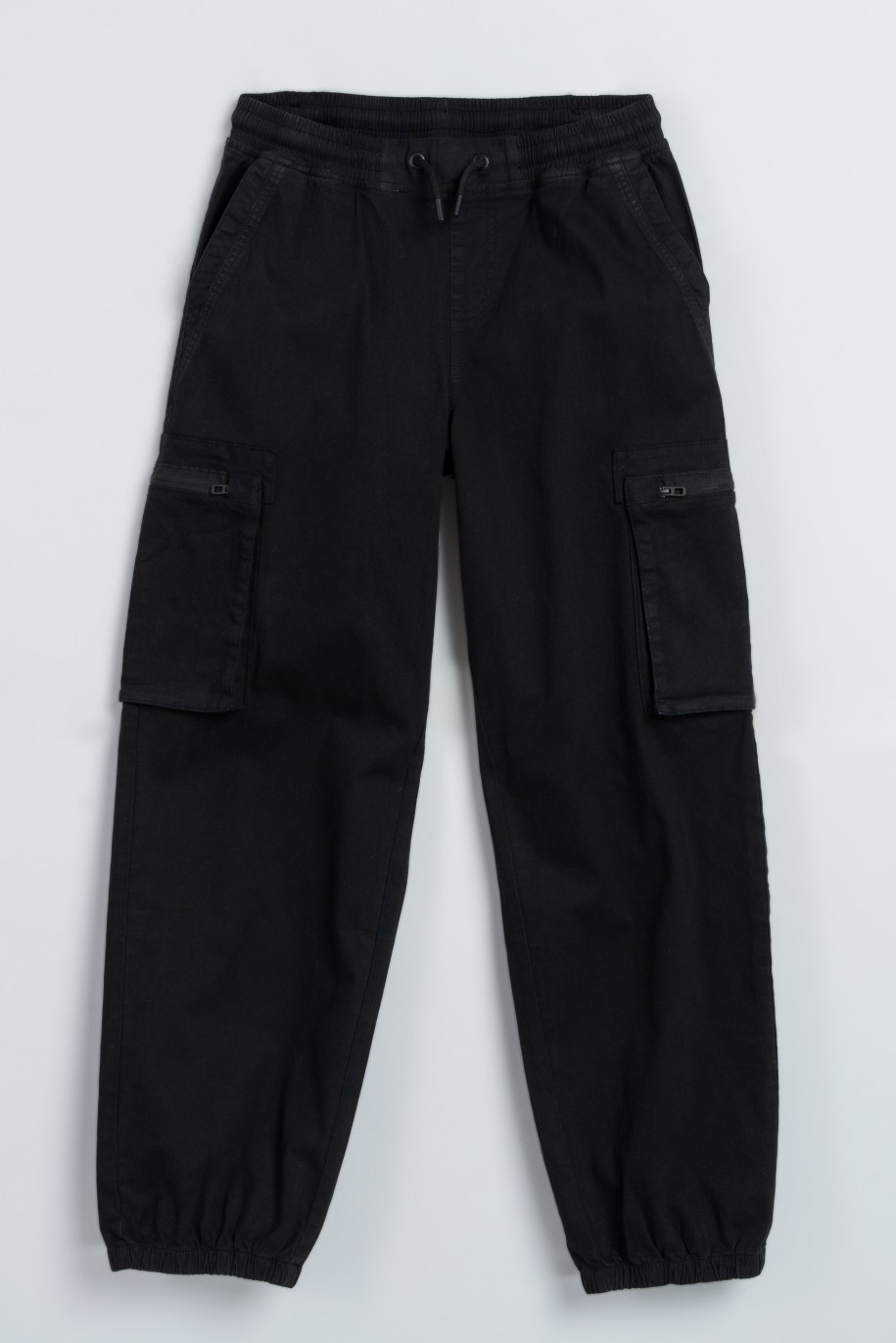 Czarne spodnie bawełniane z przestrzennymi kieszeniami - 47584