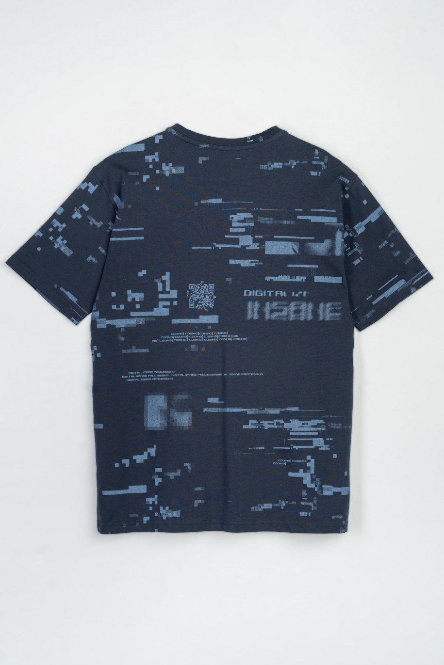 Granatowy t-shirt z niebieskim nadrukiem na całości - 47596