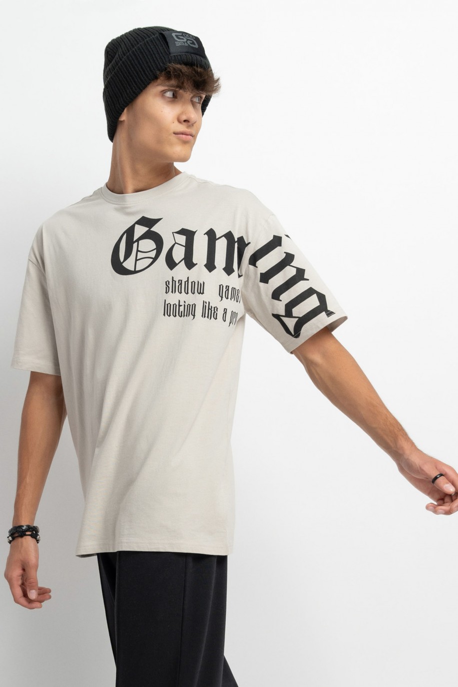 Jasnobeżowy t-shirt oversize z autorską grafiką z przodu - 48935