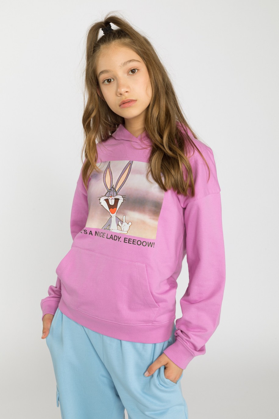 różowa bluza z kapturem dla dziewczyny z nadrukiem królika bugsa reporter young