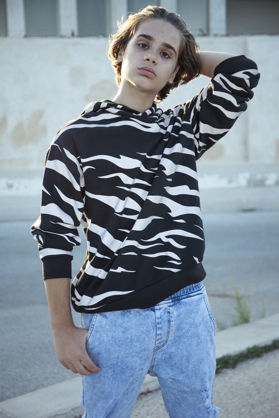 biało-czarna bluza z efektem reflective zebra dla chłopaka reporter young