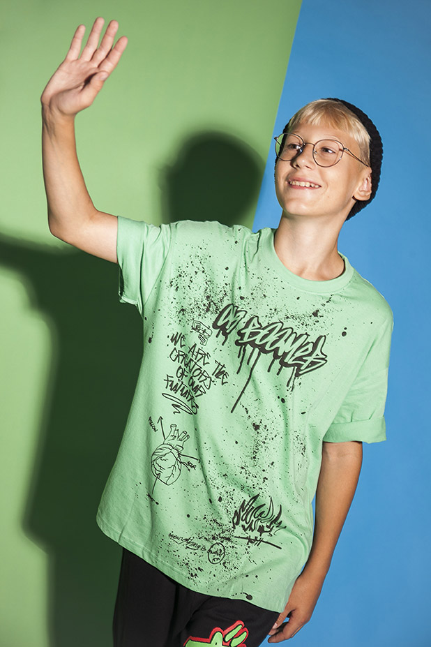 zielony t-shirt graffiti reporter young